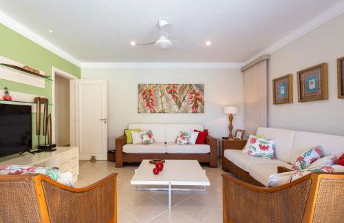 Linda casa na praia da Enseada - 150mts da praia - Foto 2