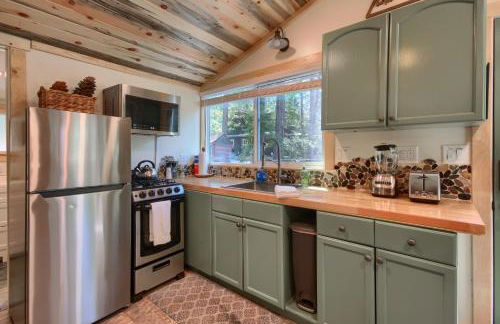 Beetlebark Bungalow- Inside Yosemite w/ hot tub EV charging cable - Foto 8