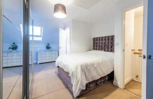 Family-Friendly 4-Bedroom House in Moston with Parking and Garden - Foto 21