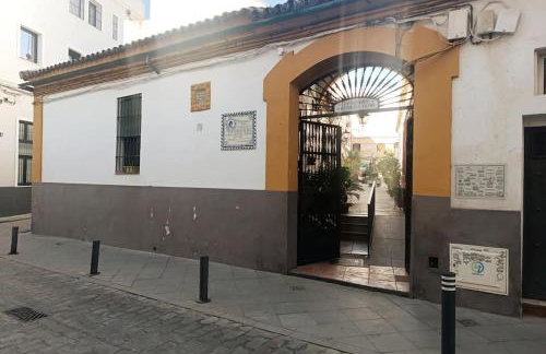 Típico y pintoresco patio de vecinos, con encanto - Foto 22