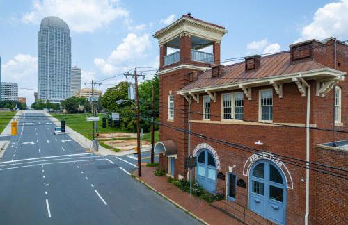 Downtown Winston-Salem Condo with Private Library! - Foto 30