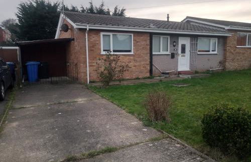 Beautiful 3-Bed Bungalow Kessingland rural retreat - Photo 47