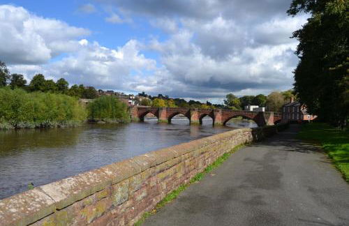 Charming 1 bed riverside apartment - Photo 19