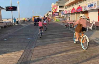 Oceanfront 2 Bedroom Modern Beach Condo w Pool - Foto 43