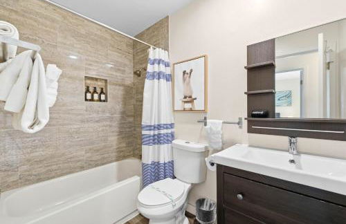 Dog Friendly Home Near the Beach with Grill, Fire Pit, Enclosed Backyard - Foto 75