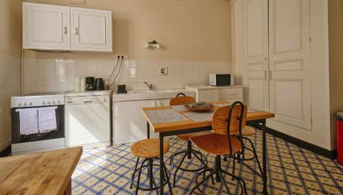 Au pied de la tour Saint Antoine - Photo 4