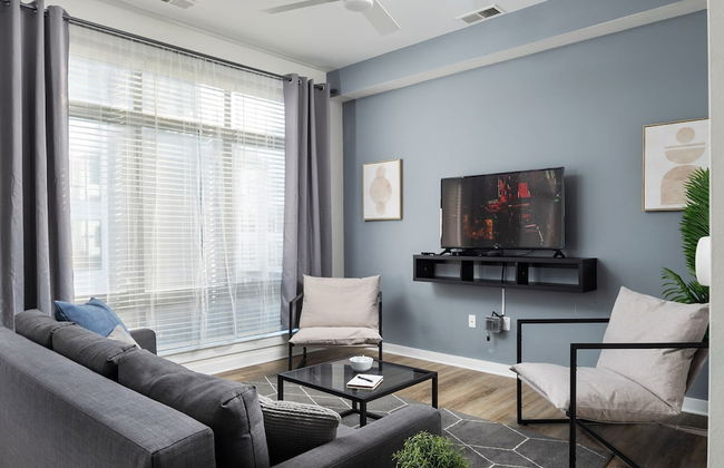 Spacious 2BD With Private Balcony and Free Parking - Foto 53