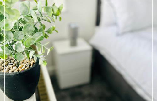 Bright 4BR Home - National Museum, Highfields Park, Uni & City Centre - Sleeps 8 - Photo 12