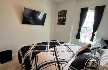 The Canvas Modern 4BR Retreat Rooftop - Photo 9