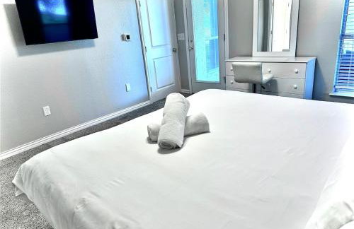 Tranquil 1,5 Acre Retreat with Modern Comfort - Foto 2