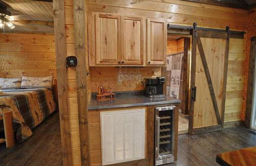Rustic Modern Cabin with Hot Tub near rafting and Great Smokey Mountains - Foto 8