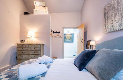 Knyvetts sleeps 6, 3 double beds, pretty garden - Foto 24