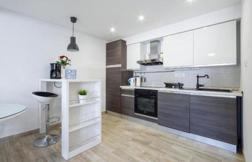 Cozy Home In Srinjine - Photo 16