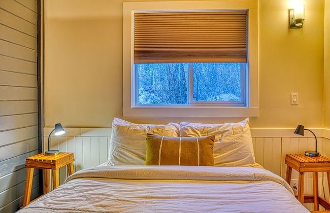 Barefoot Villas Cabin 1 Beaver w/ Hot tub - Photo 3