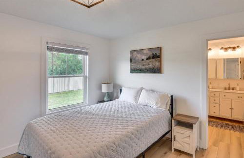 Charming Middlebury Retreat with Patio and Fire Pit - Foto 14