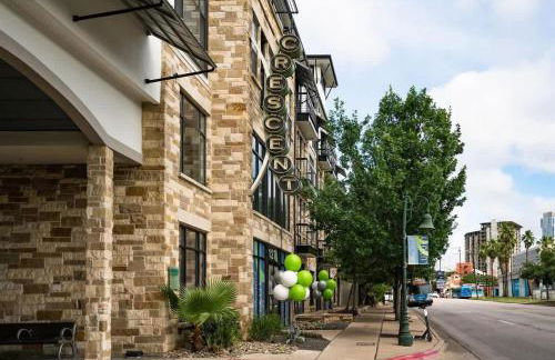 Boulevard Stays Walk to Downtown 1BR SoCo Pool Parking Gym 01 - Foto 24