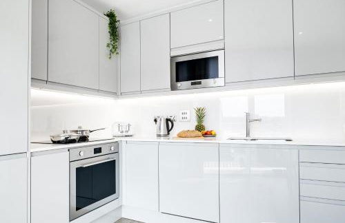 Pluxa Nero Deluxe - City Bliss 2Bath, Walk to Transit - Foto 8