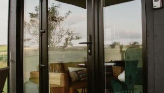 Stunning 2 Bed Glamping Cabin with private Hot Tub - Pod 1 - Foto 3