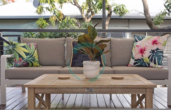 Urbanretreat Modern Outdoor Dining Backyard - Foto 3