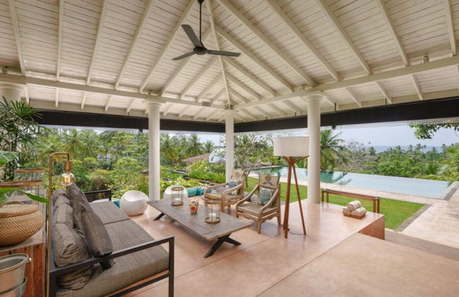 Cool and Contemporary Hilltop Villa With Ocean Views - Photo 48