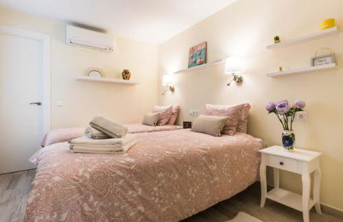 Malaga Centre Apartment with Parking - Photo 18