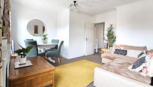 2 bed apt w/ private parking close to town centre - Foto 5