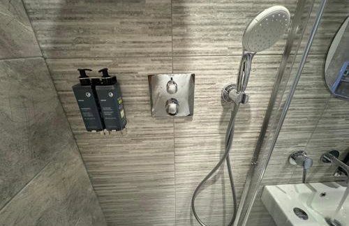 Luxury 6-Bed House - 6 En Suite- Jaquzzi Baths - Private Parking - Suitable for contractors - Foto 47