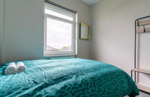 4 Bedrooms Homely House - Sleeps 6 Comfortably with 6 Double Beds,Glasgow, Free Street Parking, Business Travellers, Contractors, & Holiday-Goers, Near All Major Transport Links in Glasgow & City Centre, Perfect for Common Wealth Games 2026 - Foto 35