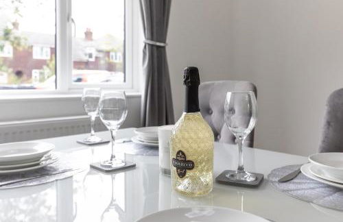 4 Bed Home sleeps 7 close to Cheshire Oaks Princes Rd - Photo 33