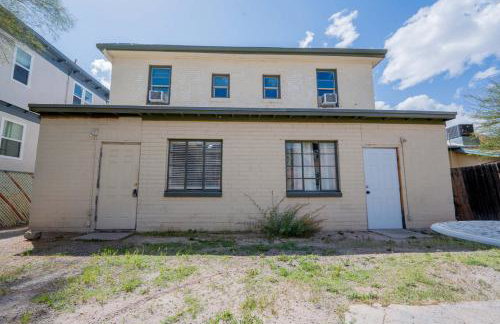 Breezy 1BR Retreat Walk to UofA and Spring Fun - Foto 10