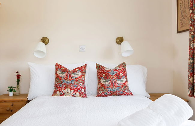 Sunny Seafront Chalet - Sleeps 6 - Photo 15