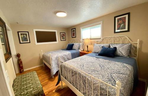 Centrally Located Redmond Retreat with Pool Table - Foto 10