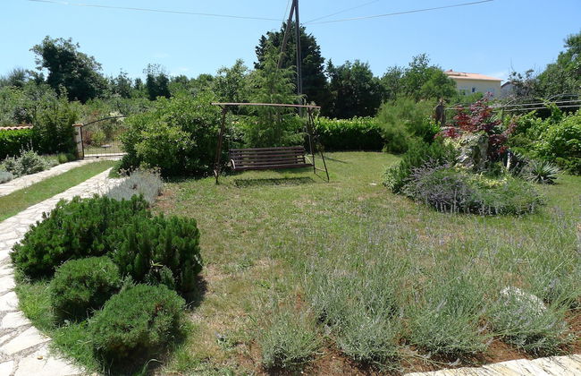 Apartment for 3 Persons in Quiet Part of Premantura With Beautiful Garden and Partial sea View - Photo 18