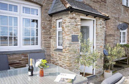 Bumble Cottage, Torcross - Heart of Torcross - Log burner - Ley views - Foto 35