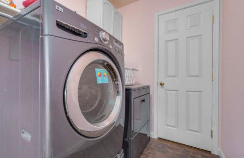 Family Fun Retreat Themed Rooms BBQ & Golf Course - Foto 28