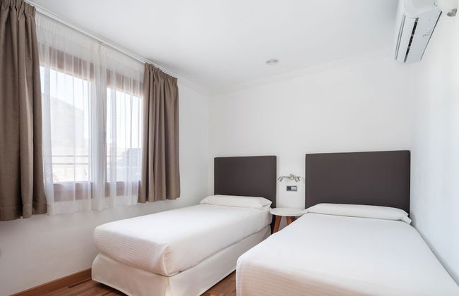 Camelot ​Holiday Homes by LIVVO - Foto 3