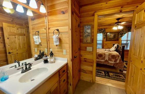 Cabin 2 bed close to Helen hot tub #15 - Foto 22