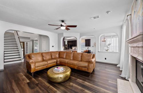 Upscale 4BR Cypress Home w Pool, Hot Tub, Theater, Sleeps 20 - Foto 18