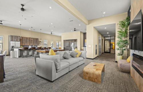 Trendy 1BR w 10ft Ceilings FREE Parking Pet Friendly - Foto 63