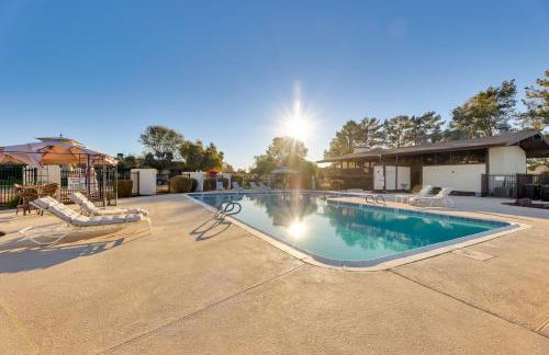 Golf, Hike, Swim: Your Perfect Desert Oasis Escape - Foto 3