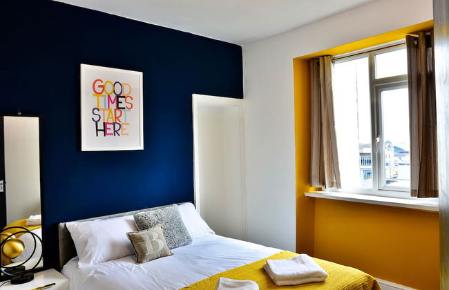 Captivating 3-bed House in Swansea Town Center - Photo 2