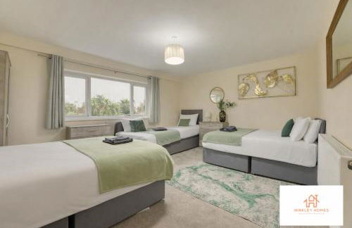 4 BR - Sleeps 12 - Long Stays - Free Parking - Foto 5