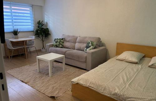 Centre Golfe Juan Plage et transports à pied, 5 min Cannes - Foto 2