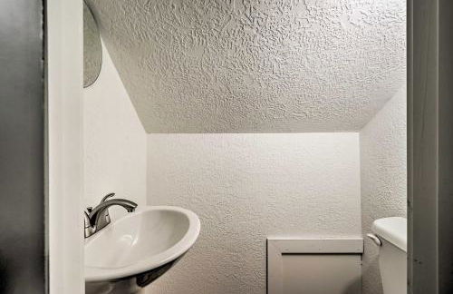 Fire Pit, Pickleball, Pool! Schulenburg Farmhouse - Foto 25