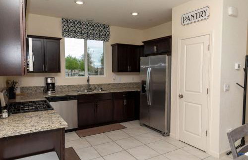 Modern 5 bed near hospitals and UC Merced - Foto 3