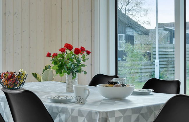 "Sighfrith" - 150m from the sea - Photo 4