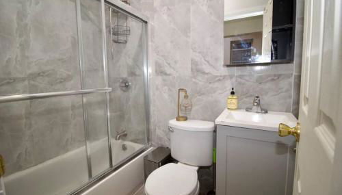 Tuk Ahoy - Emerald Suite 2C with Shared Spaces - Foto 2, towels, Shower