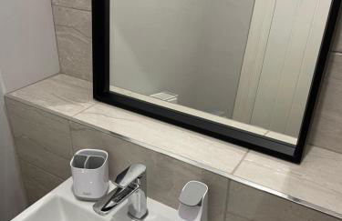 Ideal Contractor Business & Family Friendly 2-Bed Apartment Quiet & Spotless with Fast WiFi Large Screen Smart TV - Foto 32