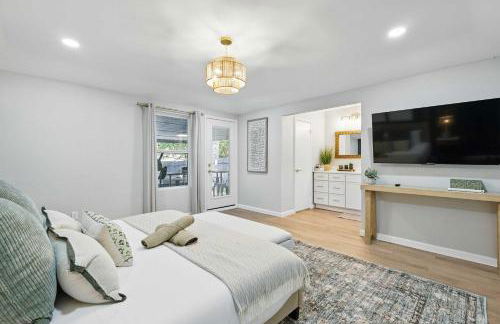 Spacious 5BR Getaway with Pool - Foto 29