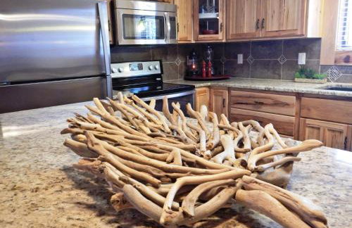 C21, Three bedroom, three bath log-sided, luxury Harbor North cottage with hot tub cottage - Foto 28